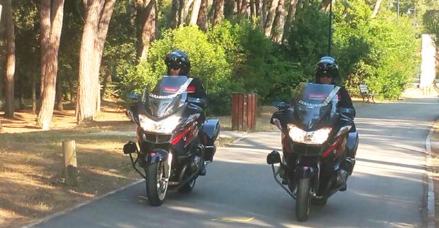 CALCI E PUGNI PER RUBARE CATENINA, ARRESTATO MAROCCHINO