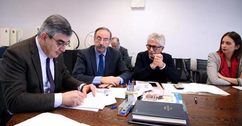 Ultime notizie di Politica in Abruzzo - AMIANTO: IN ABRUZZO PROGETTO SPERIMENTALE PER IL RECUPERO Ultime notizie di Politica in Abruzzo - AMIANTO: IN ABRUZZO PROGETTO SPERIMENTALE PER IL RECUPERO