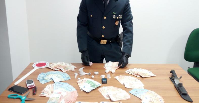 Cronaca Abruzzo - DROGA: ARRESTATO 28ENNE CON COCAINA, HASCISC E 11 MILA EURO