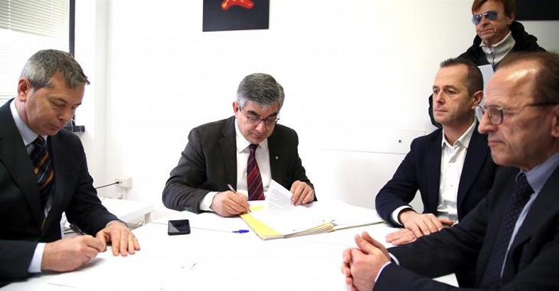 Politica Abruzzo - MASTERPLAN: FIRMATE CONVENZIONI PER 7 INTERVENTI Politica Abruzzo - MASTERPLAN: FIRMATE CONVENZIONI PER 7 INTERVENTI