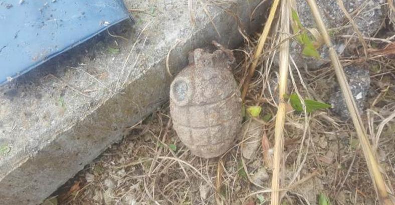 Cronaca Abruzzo - FA LAVORI IN GIARDINO E TROVA BOMBA A MANO Cronaca Abruzzo - FA LAVORI IN GIARDINO E TROVA BOMBA A MANO
