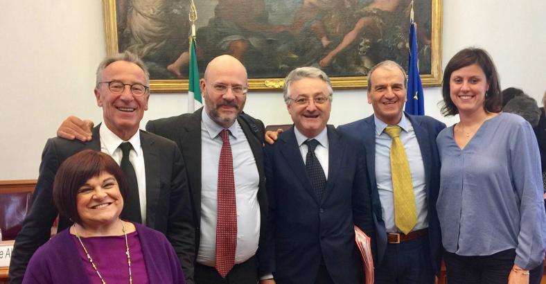 Politica Abruzzo - ON. PEZZOPANE (PD) SU AUDIZIONI COMMISSIONE TRASPORTI Politica Abruzzo - ON. PEZZOPANE (PD) SU AUDIZIONI COMMISSIONE TRASPORTI