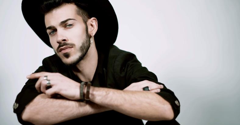 Spettacolo Abruzzo - MUSICA: ALEX EFFE STUPISCE CON LE MANI NEL FANGO Spettacolo Abruzzo - MUSICA: ALEX EFFE STUPISCE CON LE MANI NEL FANGO