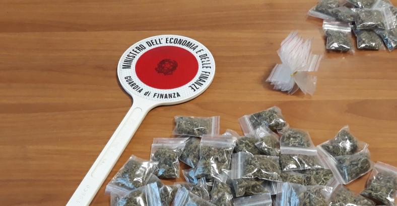 Cronaca Abruzzo - DROGA: ARRESTATO GAMBIANO CON 169 GR DI MARIJUANA Cronaca Abruzzo - DROGA: ARRESTATO GAMBIANO CON 169 GR DI MARIJUANA