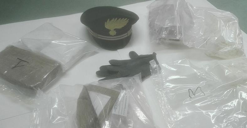 Cronaca Abruzzo - DROGA: ARRESTATO ALBANESE CON 3,5 CHILI DI COCAINA Cronaca Abruzzo - DROGA: ARRESTATO ALBANESE CON 3,5 CHILI DI COCAINA