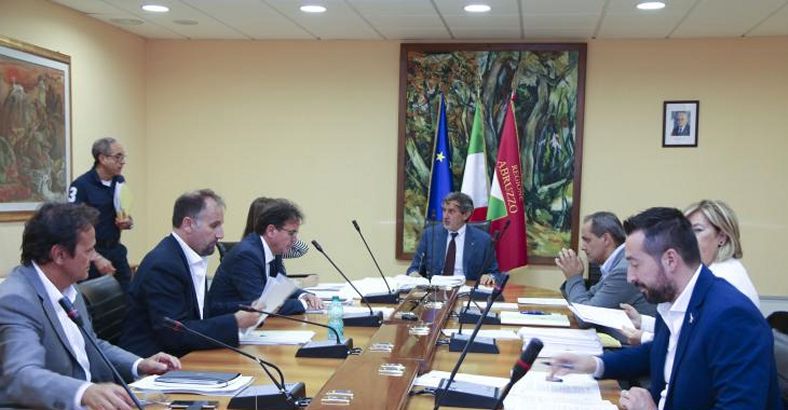 Politica Abruzzo - GIUNTA ABRUZZO: 1 MLN IN PUBLIC REMIT PER AEROPORTO Politica Abruzzo - GIUNTA ABRUZZO: 1 MLN IN PUBLIC REMIT PER AEROPORTO
