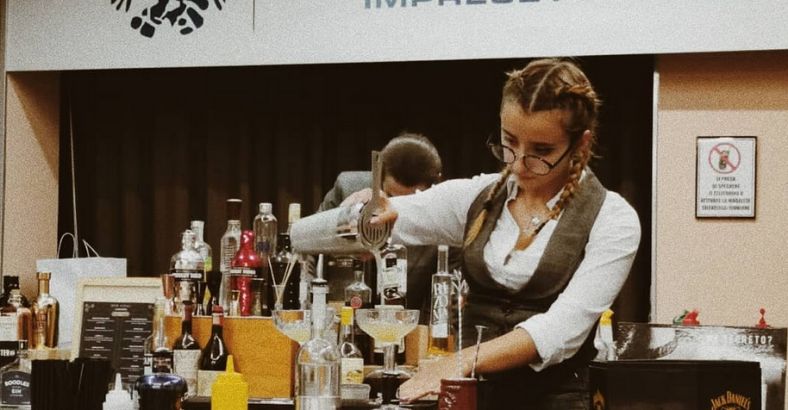 Cronaca Abruzzo - BARMAN: SILVIA INCANTA IL PALATO CON L'AUTUNNO D'ARANCIO Cronaca Abruzzo - BARMAN: SILVIA INCANTA IL PALATO CON L'AUTUNNO D'ARANCIO