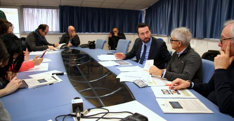 Ambiente Abruzzo - RACCOLTA DIFFERENZIATA: MALE PESCARA E L'AQUILA Ambiente Abruzzo - RACCOLTA DIFFERENZIATA: MALE PESCARA E L'AQUILA