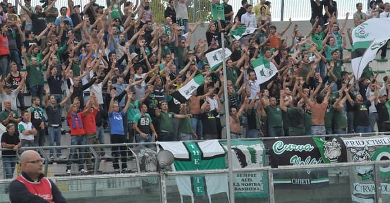 Sport Abruzzo - NATALE: DA ULTRAS CHIETI DONI E SPETTACOLO A PEDIATRIA Sport Abruzzo - NATALE: DA ULTRAS CHIETI DONI E SPETTACOLO A PEDIATRIA