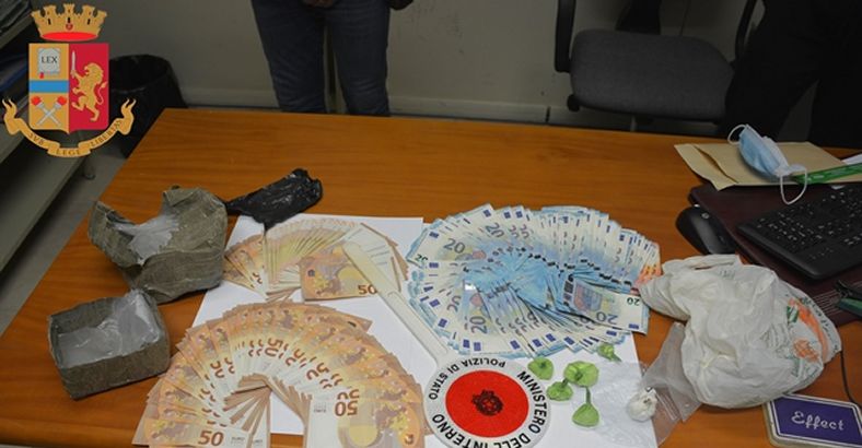 Cronaca Abruzzo - DROGA: COCAINA NASCOSTA SOTTO SS80, ARRESTATO ALBANESE Cronaca Abruzzo - DROGA: COCAINA NASCOSTA SOTTO SS80, ARRESTATO ALBANESE