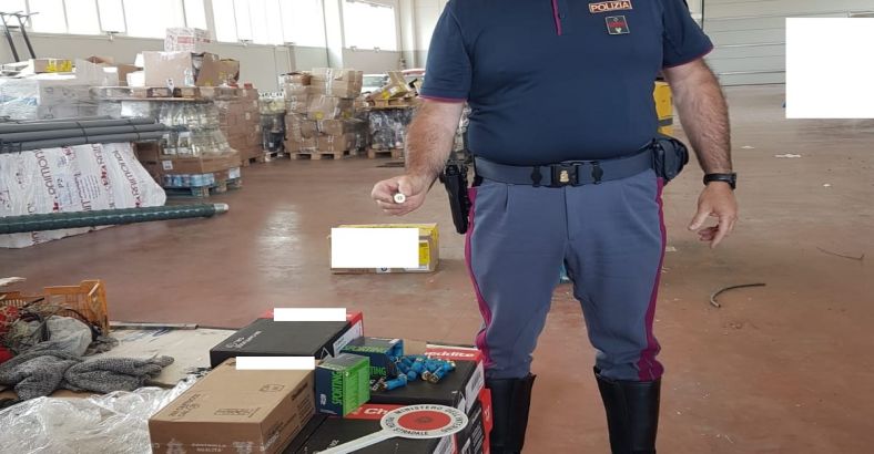notizie Abruzzo - POLSTRADA FERMA CAMION CON MUNIZIONI, DENUNCIATO AUTISTA
