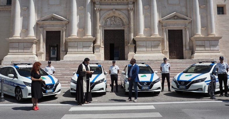 Cronaca Abruzzo - NISSAN DONA 5 AUTO ELETTRICHE A COMUNE L'AQUILA Cronaca Abruzzo - NISSAN DONA 5 AUTO ELETTRICHE A COMUNE L'AQUILA