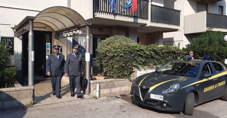 Ultime notizie di Cronaca in Abruzzo - HA 6 CASE E PRENDE REDDITO CITTADINANZA, DENUNCIATO Ultime notizie di Cronaca in Abruzzo - HA 6 CASE E PRENDE REDDITO CITTADINANZA, DENUNCIATO