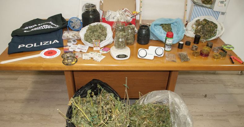 Cronaca Abruzzo - DROGA: ARRESTATO 40ENNE CON OLTRE 7 KG MARIJUANA IN CASA Cronaca Abruzzo - DROGA: ARRESTATO 40ENNE CON OLTRE 7 KG MARIJUANA IN CASA