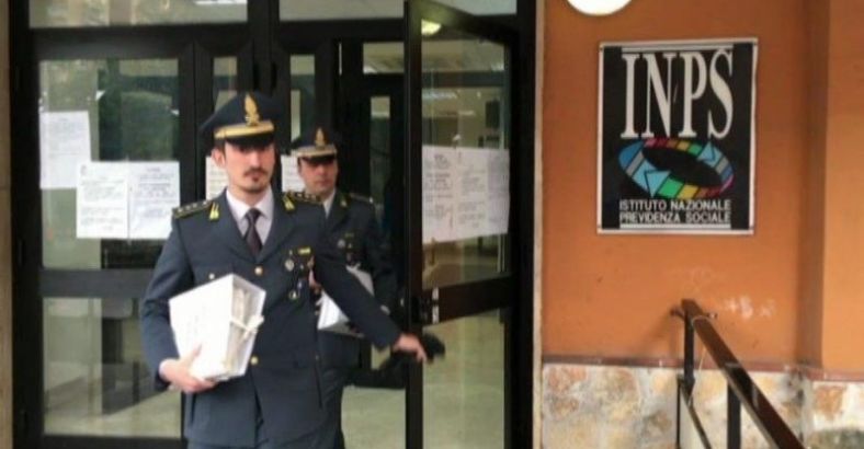 Cronaca Abruzzo - PRENDE REDDITO DI CITTADINANZA MA HA VINTO 140 MILA EURO A POKER Cronaca Abruzzo - PRENDE REDDITO DI CITTADINANZA MA HA VINTO 140 MILA EURO A POKER