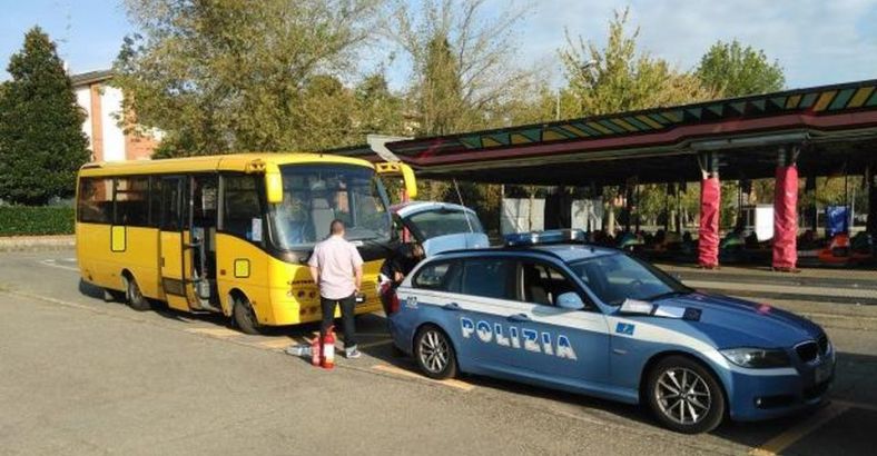Cronaca Abruzzo - POLSTRADA SCOPRE SCUOLABUS IRREGOLARI, DENUNCIA E SANZIONI Cronaca Abruzzo - POLSTRADA SCOPRE SCUOLABUS IRREGOLARI, DENUNCIA E SANZIONI
