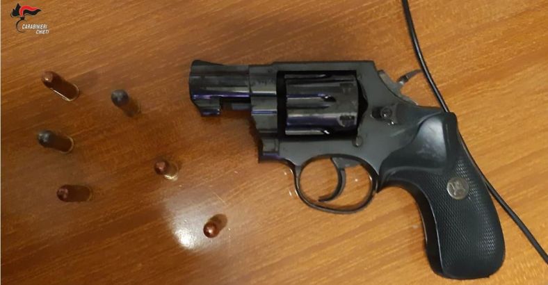 Cronaca Abruzzo - PRESO CON REVOLVER CALIBRO 38 RUBATO, ARRESTATO 28ENNE Cronaca Abruzzo - PRESO CON REVOLVER CALIBRO 38 RUBATO, ARRESTATO 28ENNE