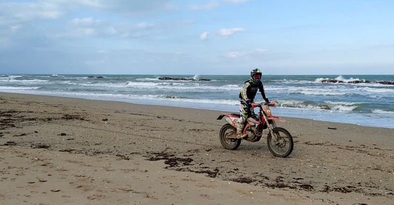 Ultime notizie di Ambiente in Abruzzo - MOTO DA CROSS IN SPIAGGIA SEGNALATA A CAPITANERIA DI PORTO Ultime notizie di Ambiente in Abruzzo - MOTO DA CROSS IN SPIAGGIA SEGNALATA A CAPITANERIA DI PORTO