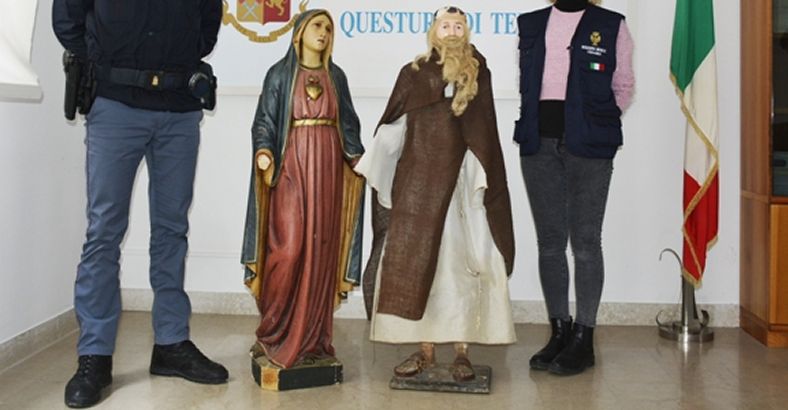 Ultime notizie di Cronaca in Abruzzo - POLIZIA DONA STATUE RUBATE ALLA DIOCESI DI TERAMO - ATRI Ultime notizie di Cronaca in Abruzzo - POLIZIA DONA STATUE RUBATE ALLA DIOCESI DI TERAMO - ATRI