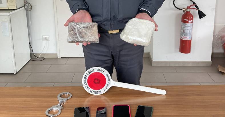 notizie Abruzzo - DROGA: ARRESTATO FOGGIANO CON 1,2 KG TRA COCAINA ED EROINA